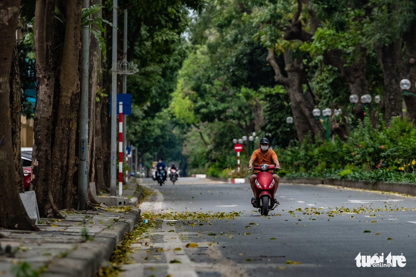 Hà Nội mùa này vắng những... người đi - Ảnh 4.