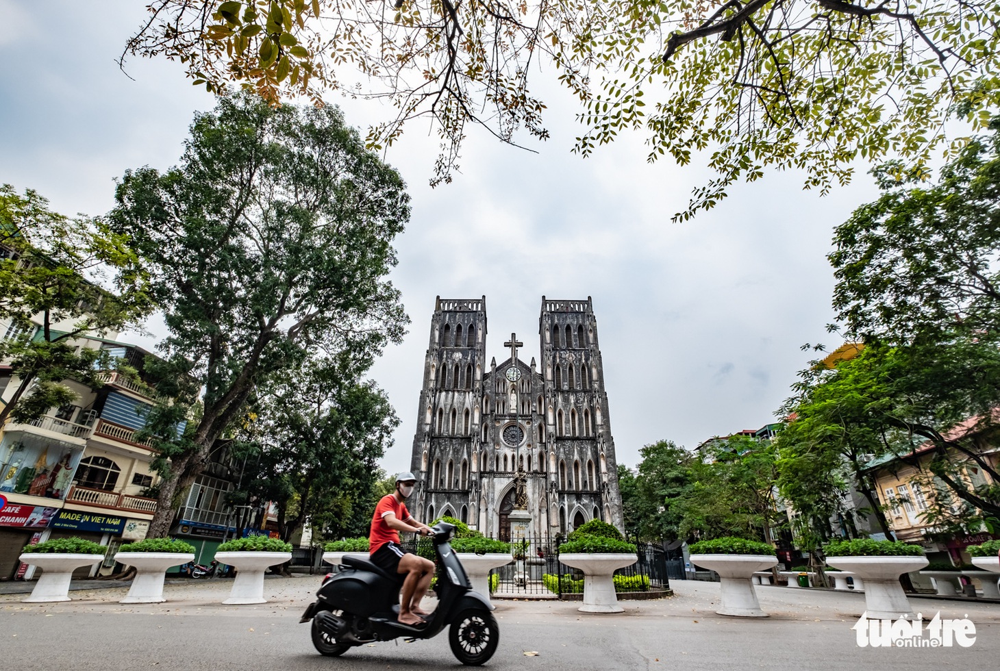 Hà Nội mùa này vắng những... người đi - Ảnh 1.