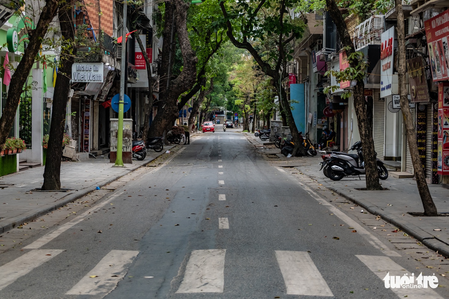 Hà Nội mùa này vắng những... người đi - Ảnh 7.