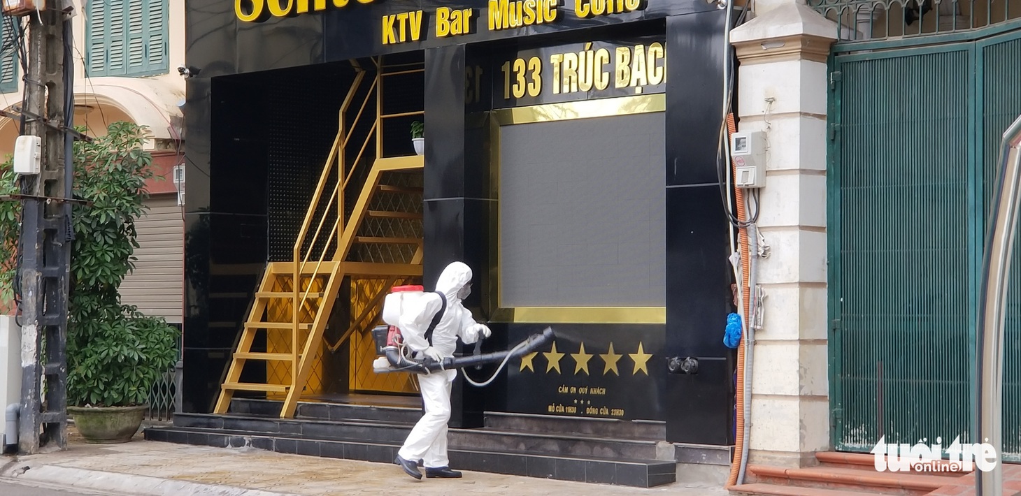 Phố Trúc Bạch ngày đầu cách ly - Ảnh 8.