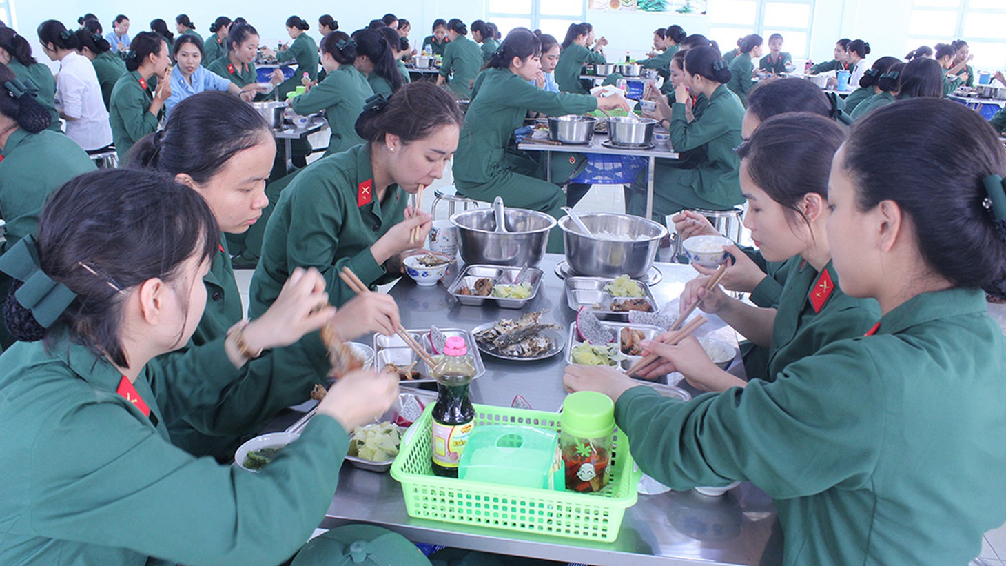 Xinh tươi ở quân trường - Ảnh 4.
