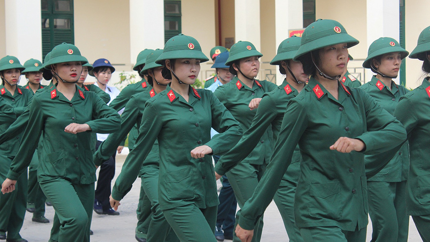 Xinh tươi ở quân trường - Ảnh 6.