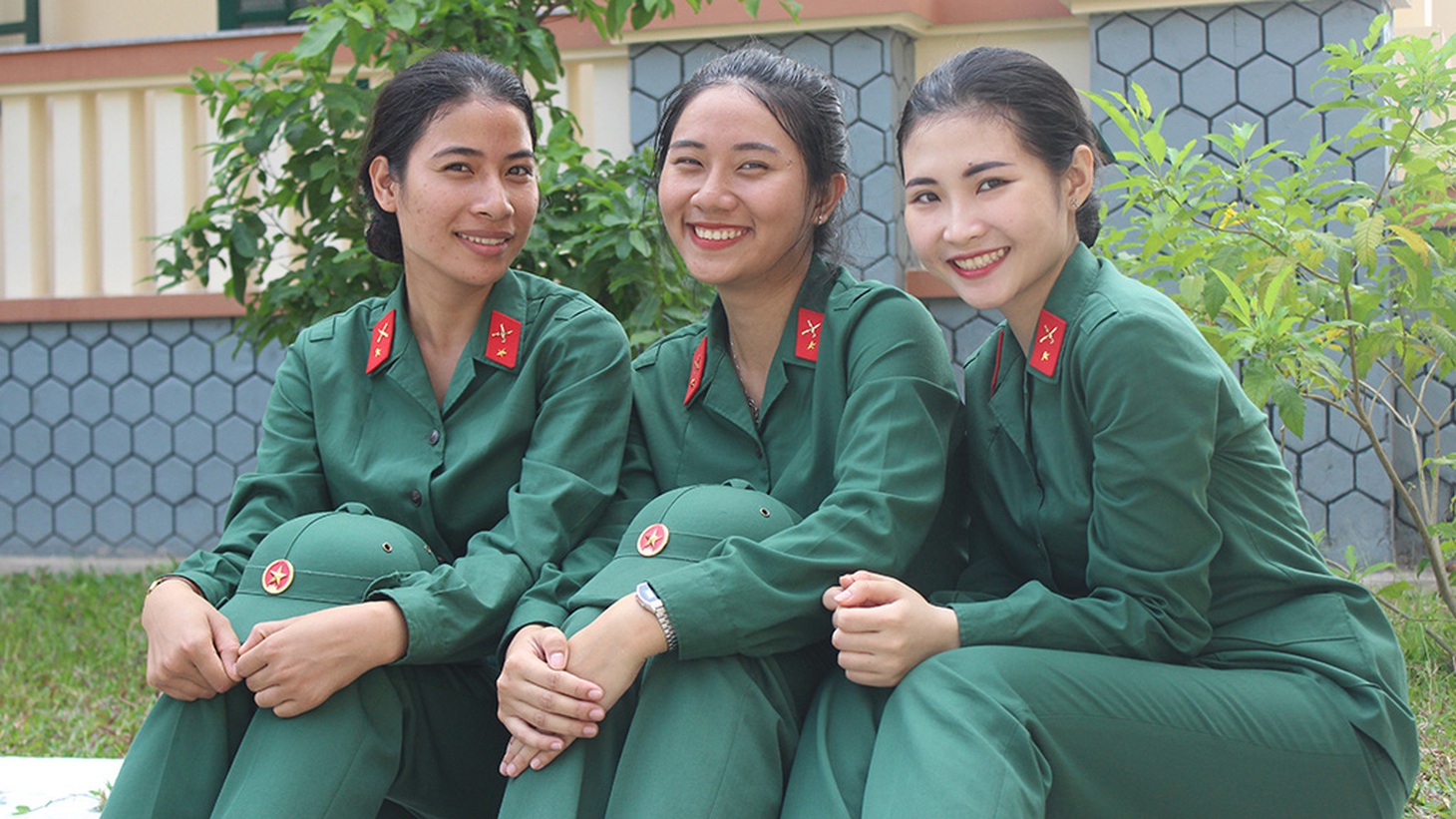 Xinh tươi ở quân trường - Ảnh 1.