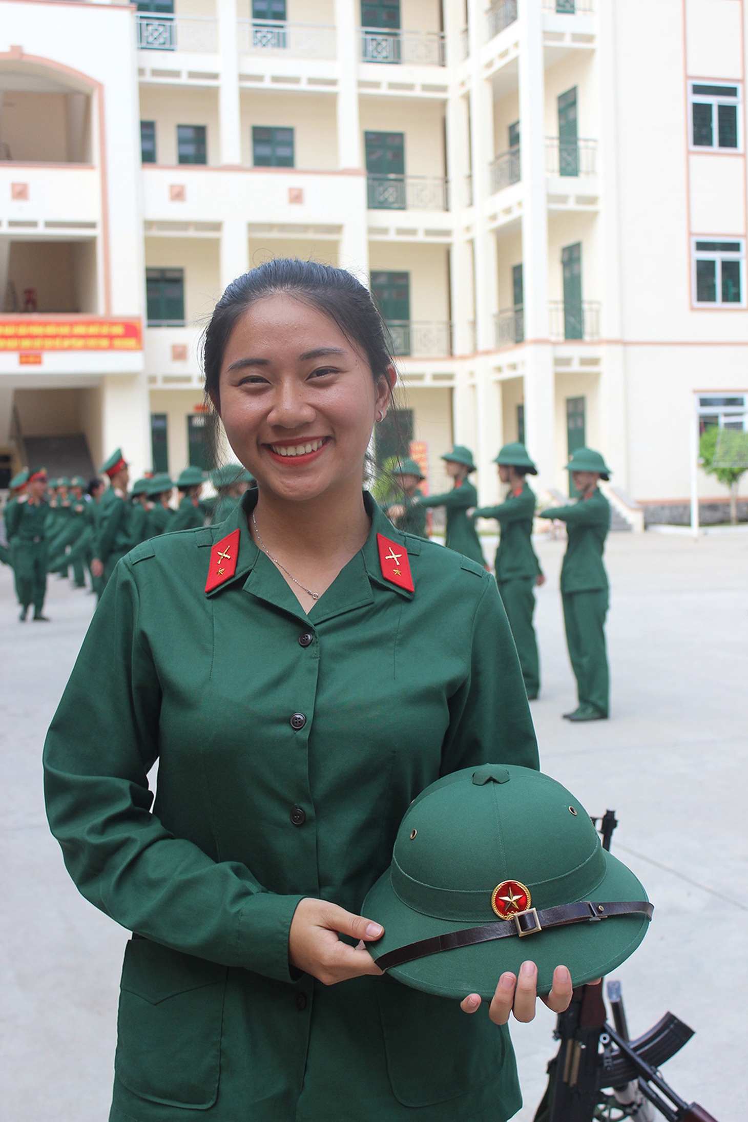 Xinh tươi ở quân trường - Ảnh 8.