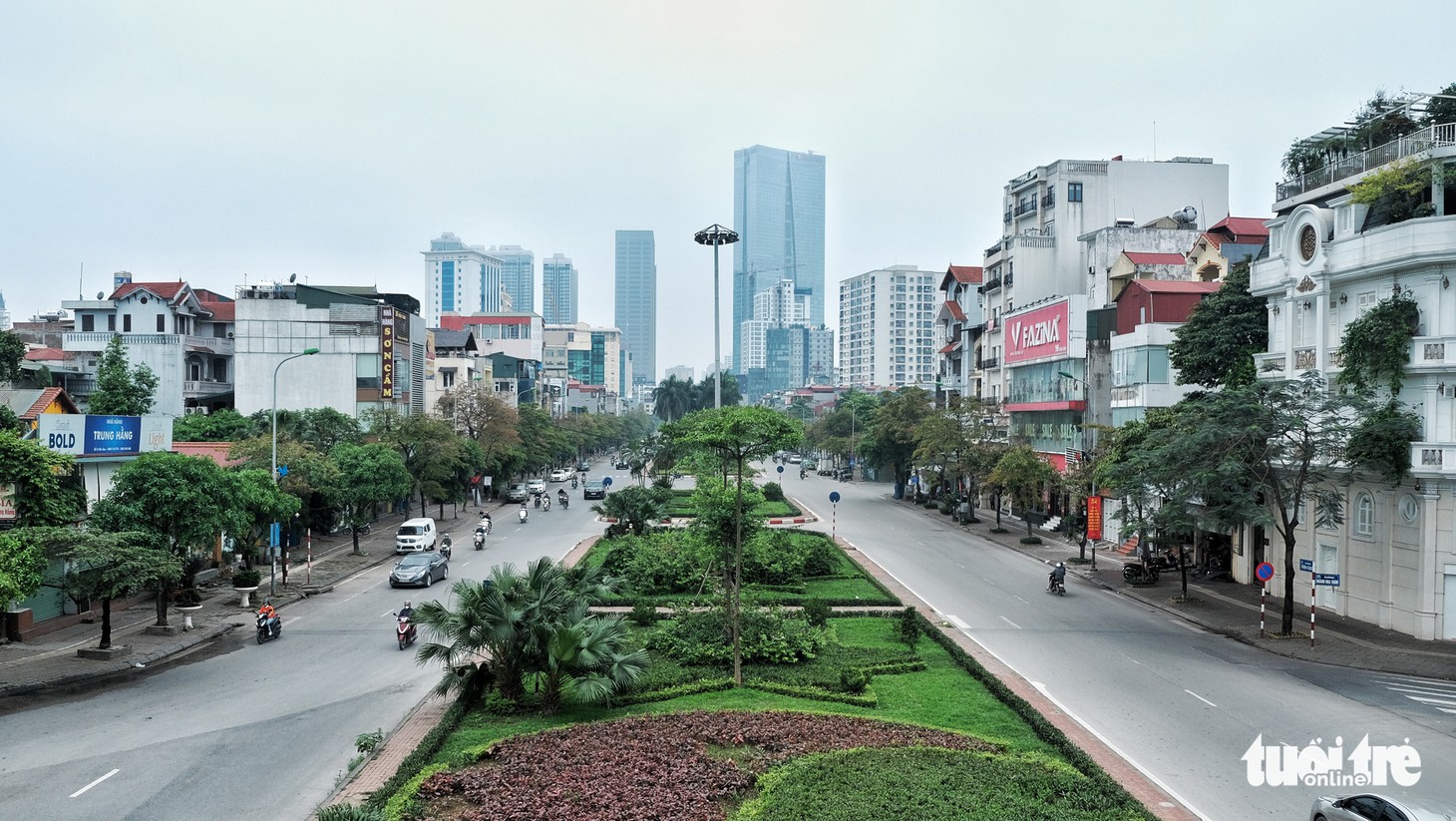Hà Nội trầm lặng hơn trong ngày đầu cách ly toàn xã hội chống dịch - Ảnh 9.