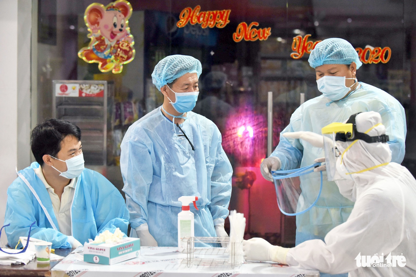Ga Sài Gòn triển khai lấy mẫu xét nghiệm cho tất cả hành khách - Ảnh 3.