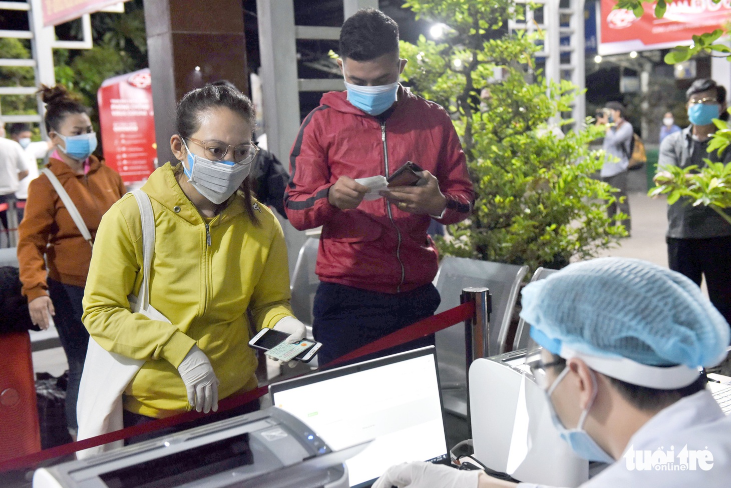 Ga Sài Gòn triển khai lấy mẫu xét nghiệm cho tất cả hành khách - Ảnh 7.