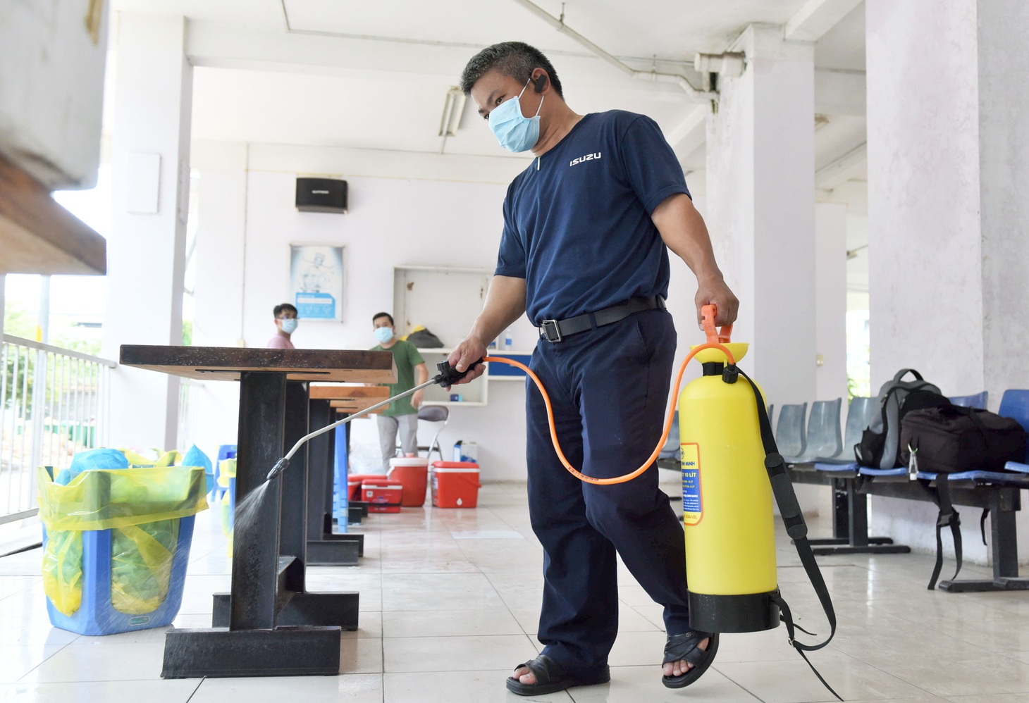 Công nhân thấy an tâm khi được xét nghiệm sàng lọc COVID-19 - Ảnh 11.