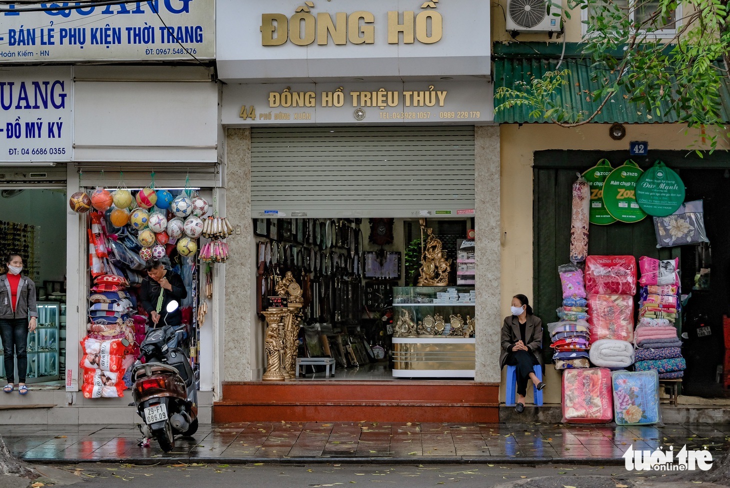 Hàng quán tại Hà Nội mở lại, lực lượng chức năng liên tục đi kiểm tra - Ảnh 3.