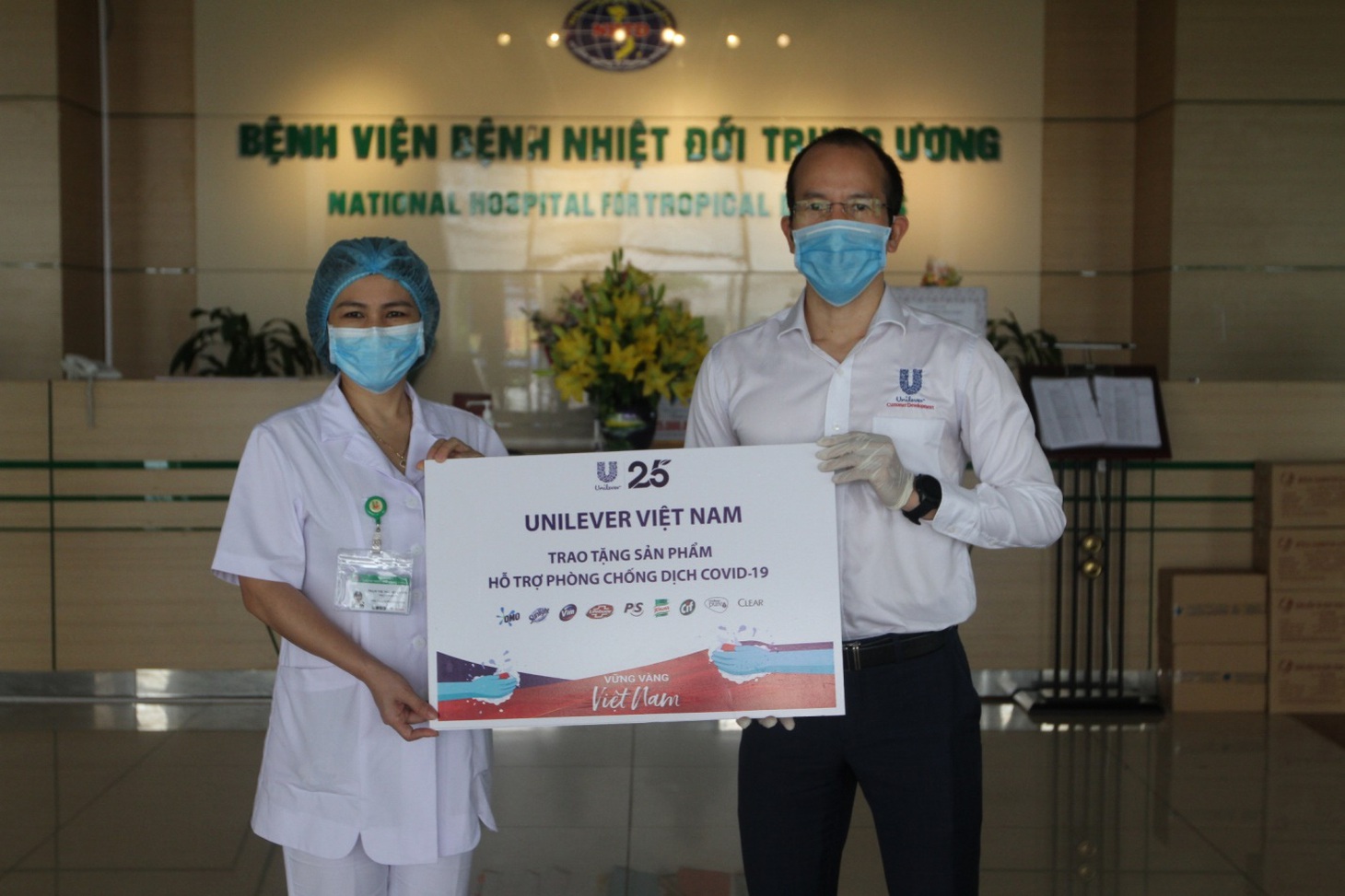 Những chuyến hàng Unilever đến với tuyến đầu chống dịch - Ảnh 2.