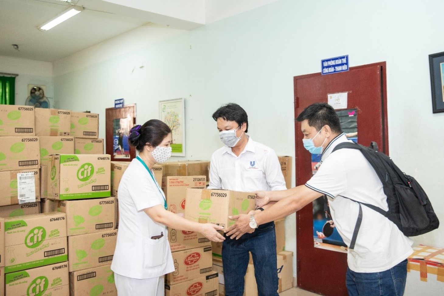 Những chuyến hàng Unilever đến với tuyến đầu chống dịch - Ảnh 8.