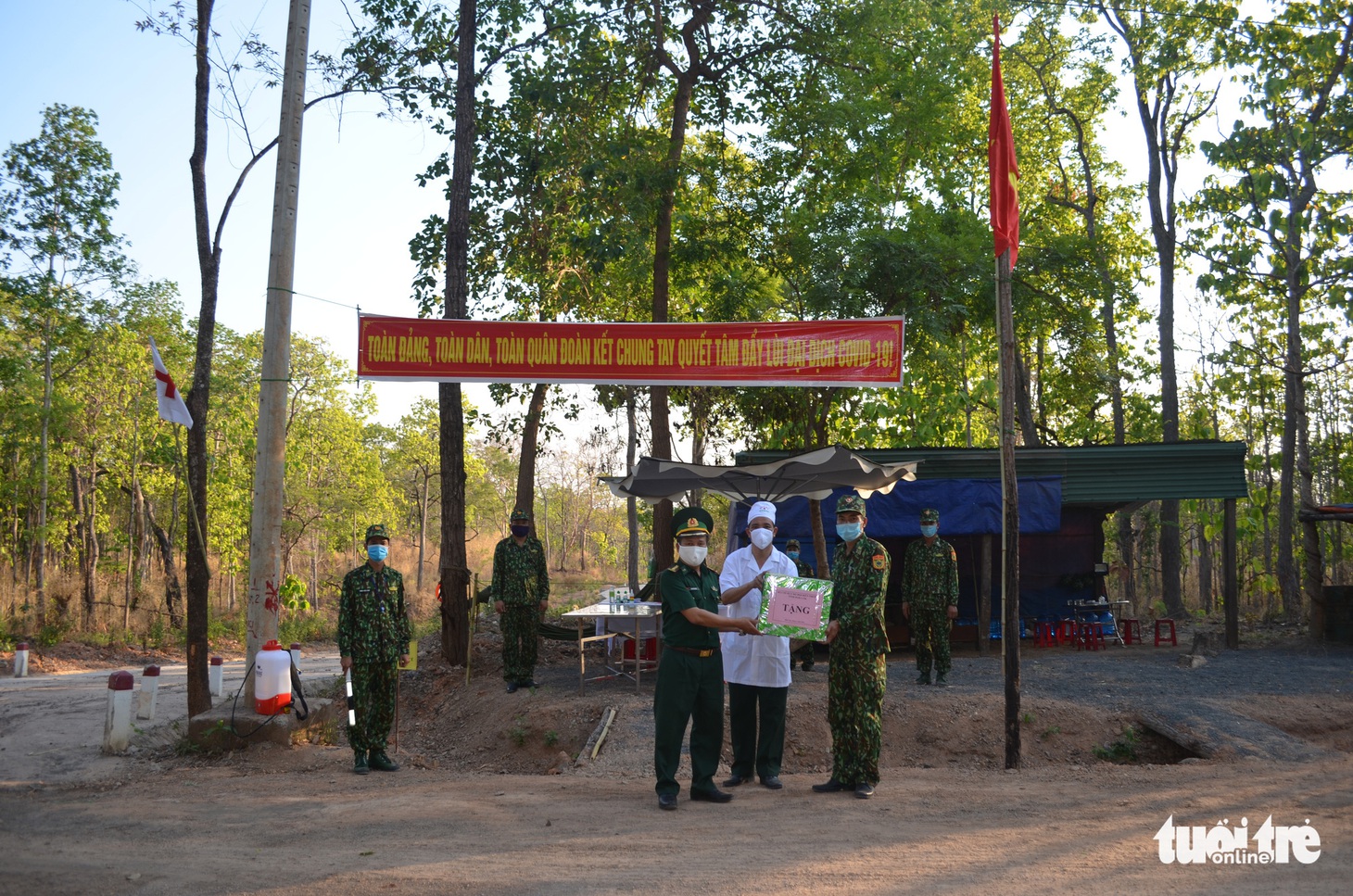 Những chốt chặn dịch trong lòng rừng - Ảnh 10.