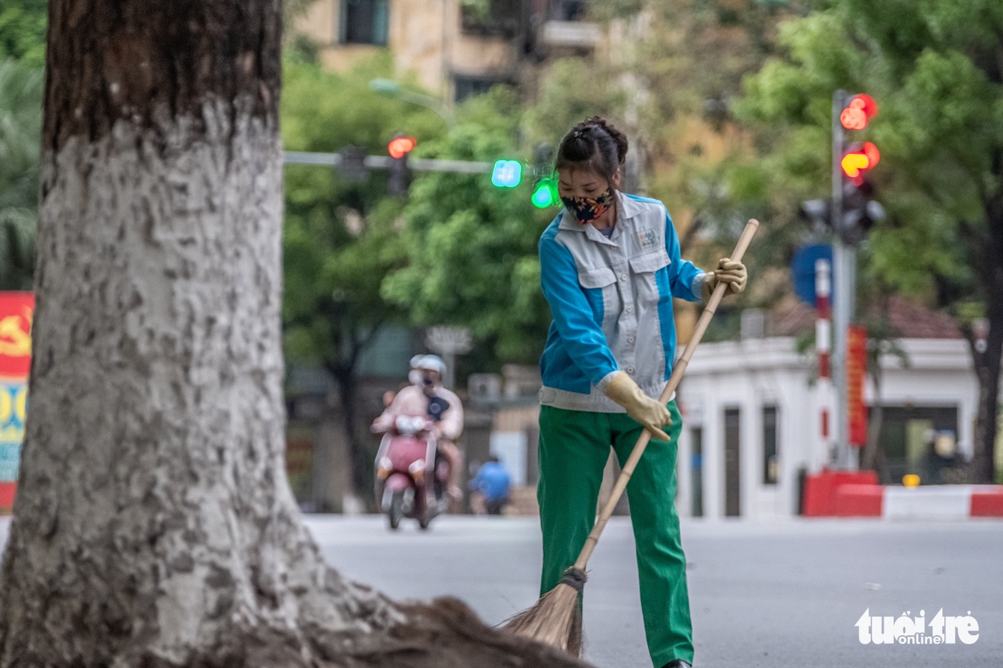Họ không được phép ở trong nhà, vì sự sạch đẹp của Hà Nội - Ảnh 2.