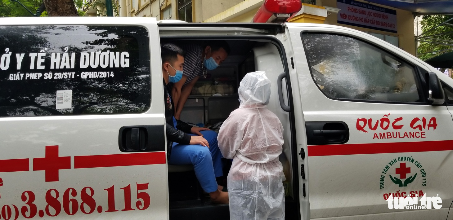 Sàng lọc, khai báo tiền sử dịch tễ ngay cổng ra vào Bệnh viện Phụ sản trung ương - Ảnh 9.