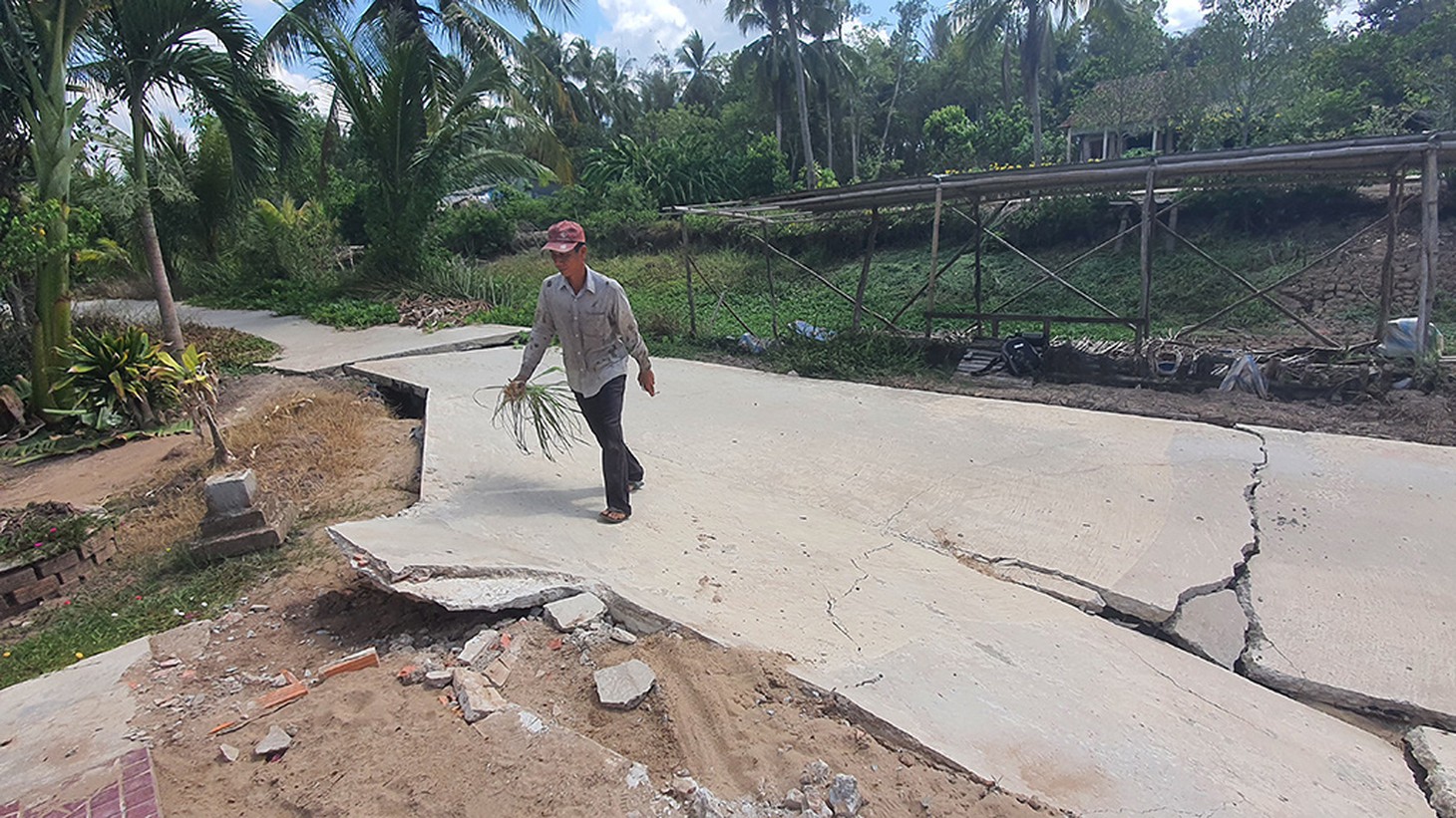 Tan nát những tuyến đường vùng ngọt hóa Cà Mau - Ảnh 3.