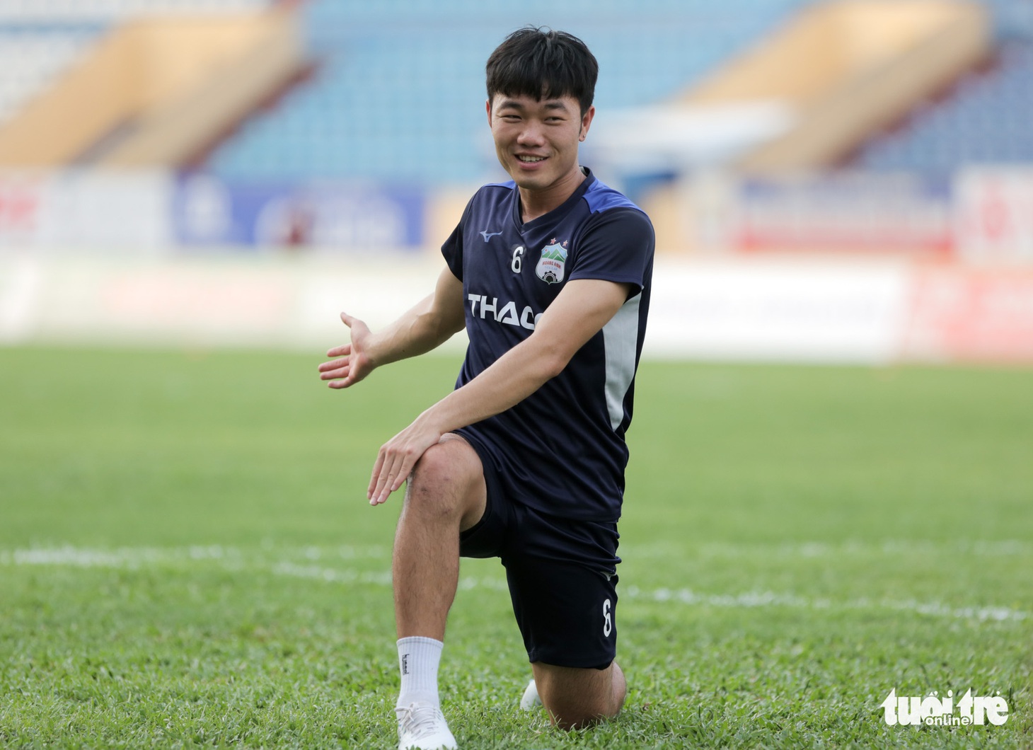 Xuân Trường bất ngờ xuất hiện, tập cùng HAGL trước trận gặp Nam Định - Ảnh 1.