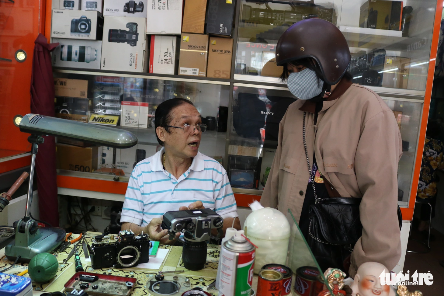 Gần nửa thế kỷ ‘chữa bệnh’ cho máy ảnh phim ở Sài Gòn - Ảnh 9.