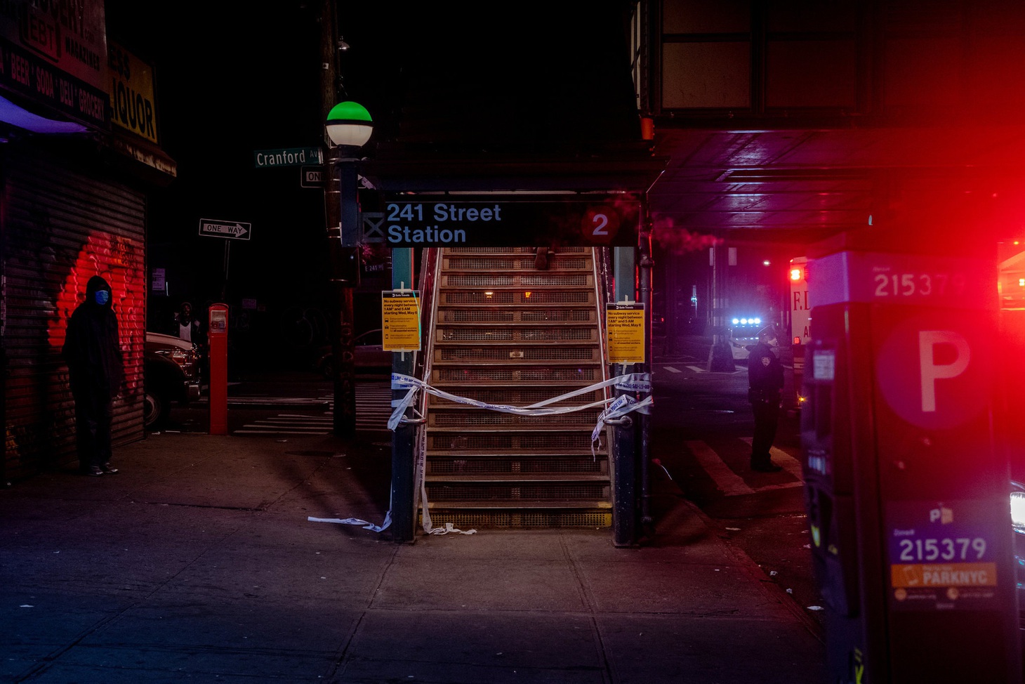 Khoảnh khắc chưa từng có trong lịch sử 115 năm của tàu điện ngầm New York - Ảnh 2.