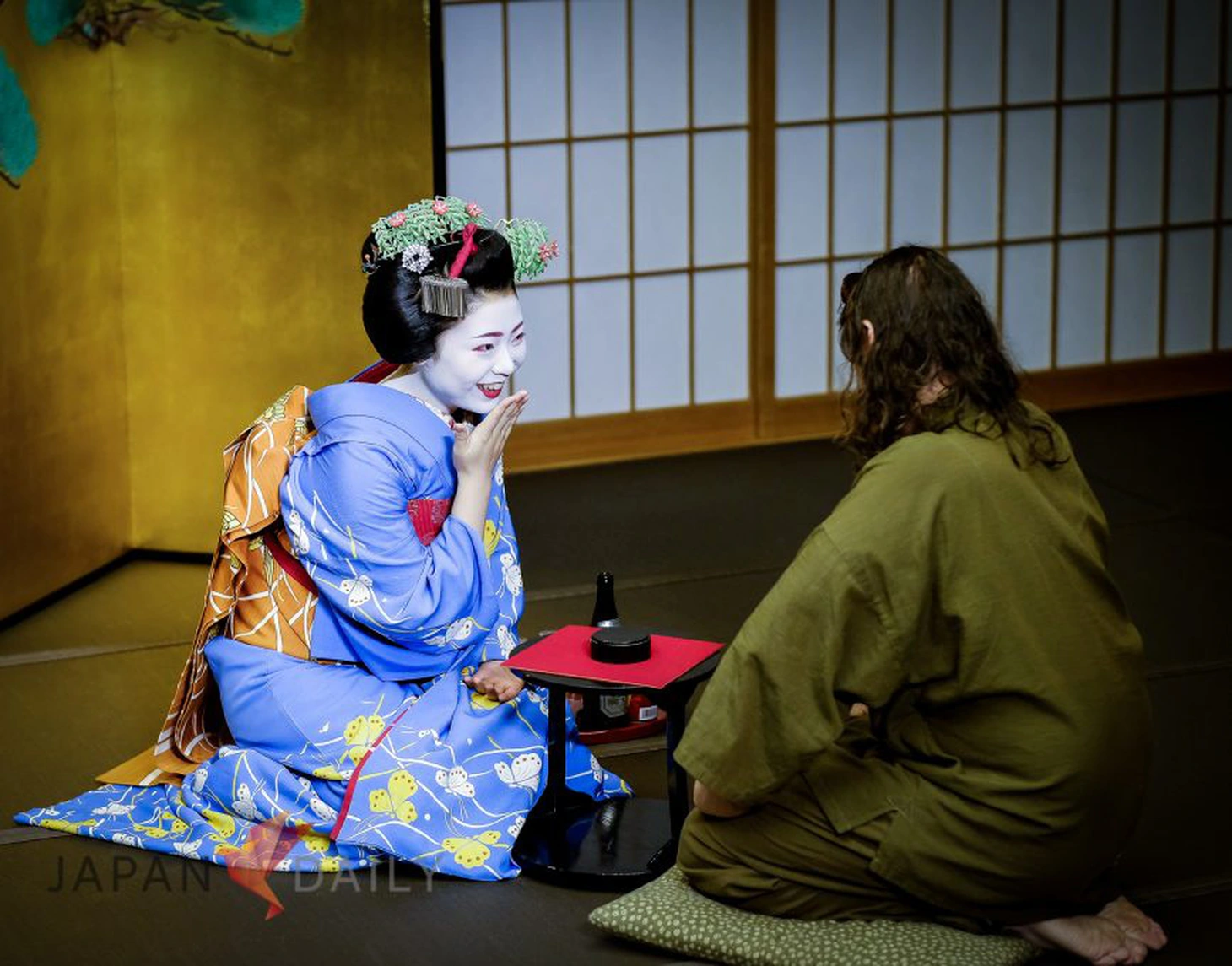 Bí mật đằng sau khuôn mặt trắng như sứ của Geisha Nhật Bản - Ảnh 3.