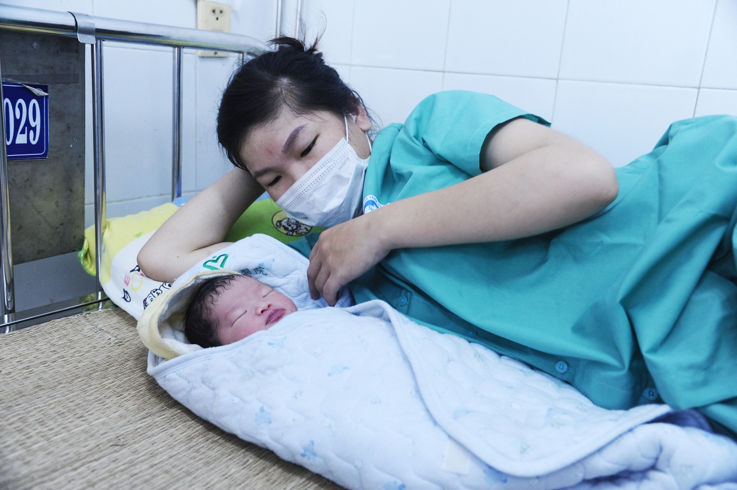 Được nhà nước đưa về quê nhà sinh con, em thấy may mắn lắm! - Ảnh 3.
