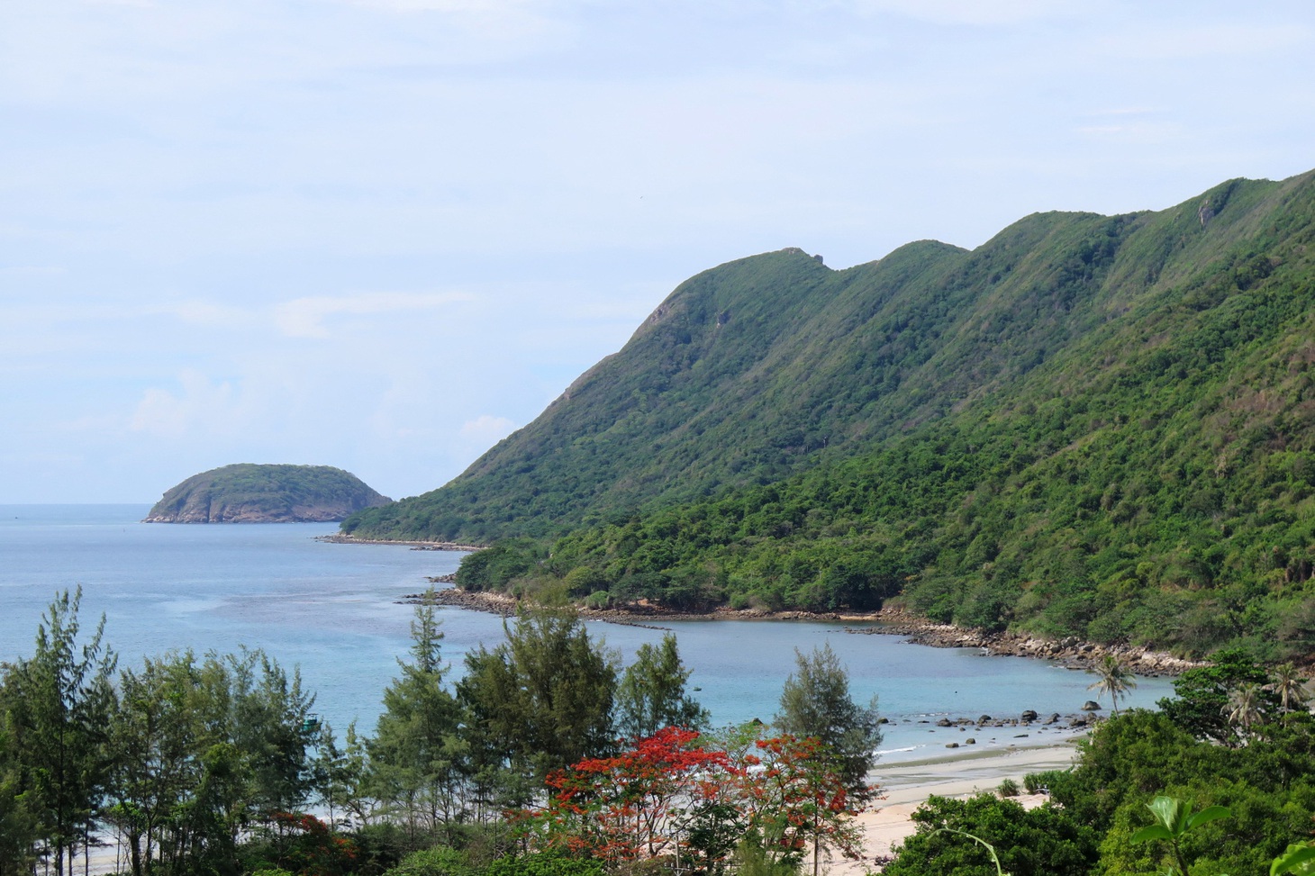 Thong dong Côn Đảo những ngày hè đẹp nhất trong năm - Ảnh 3.