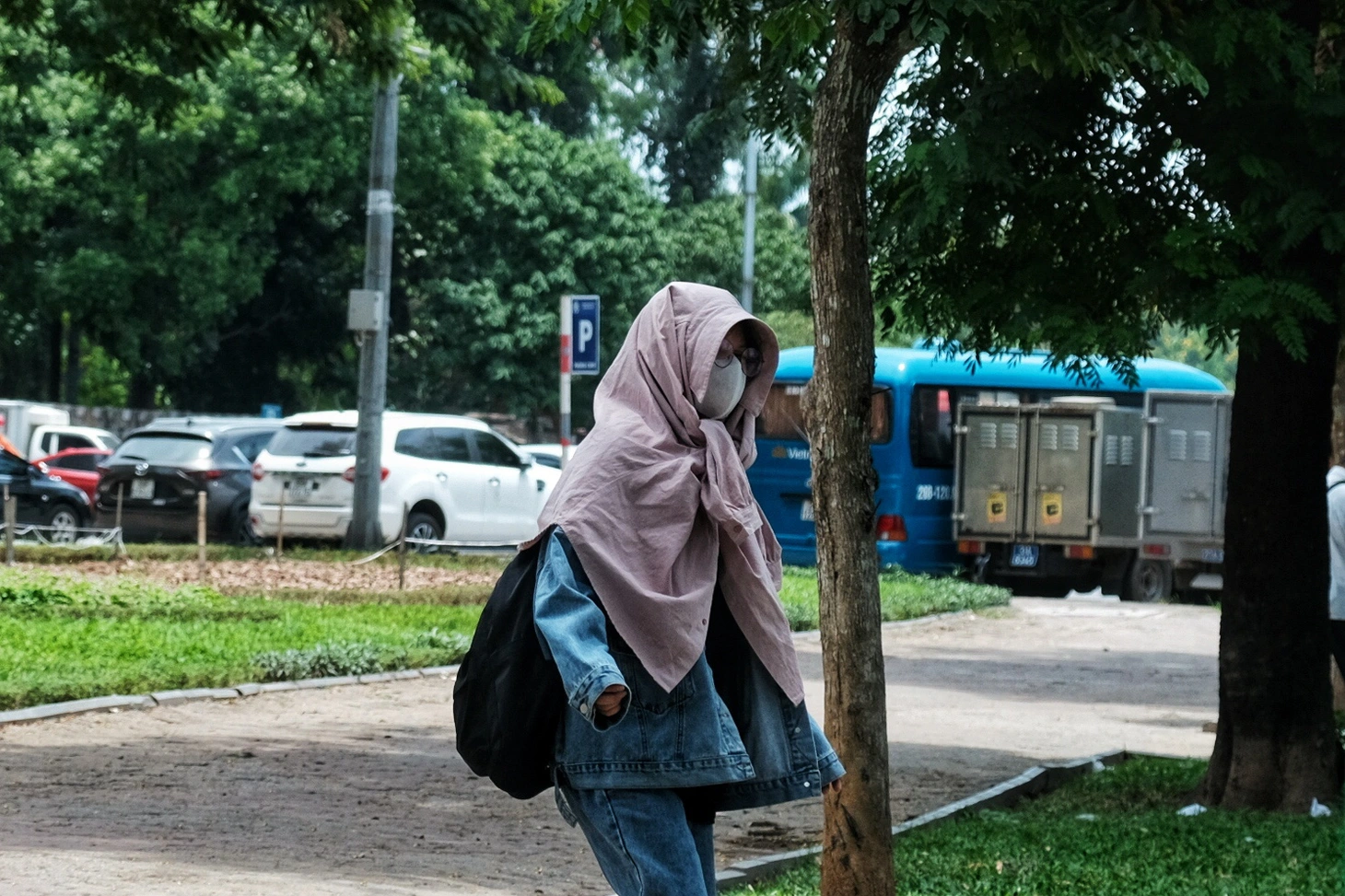 Phơi mình mưu sinh lam lũ dưới trời nắng thiêu đốt 40 độ ở Hà Nội - Ảnh 9.
