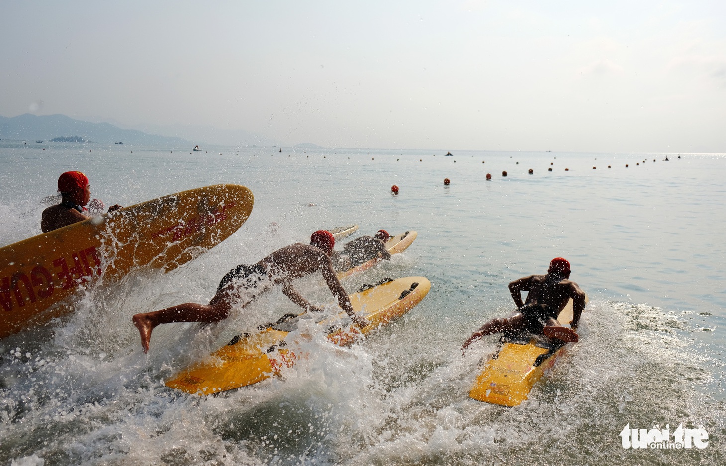 Chơi xả hơi trọn mùa hè ở Nha Trang, một trong những vịnh đẹp nhất thế giới - Ảnh 12.