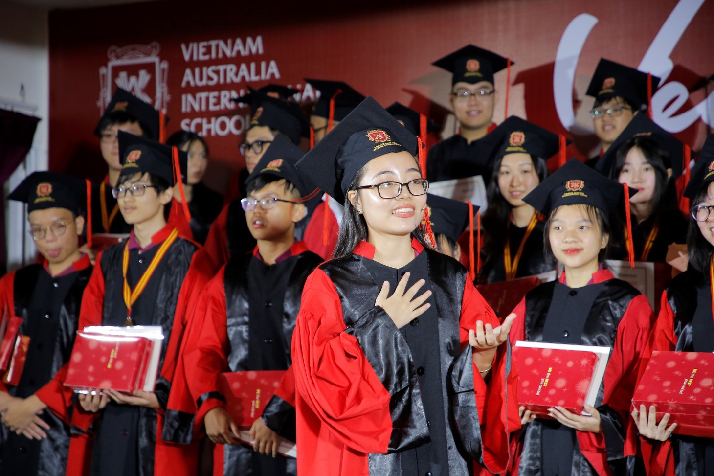Lễ bế giảng đặc sắc và nhiều ý nghĩa tại VAS - Ảnh 8.