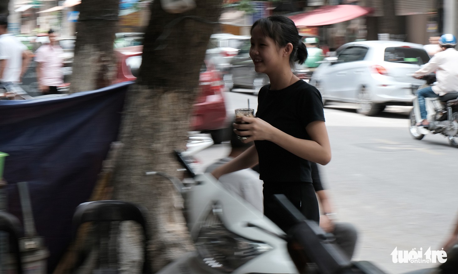 Đến Hà Nội làm cốc nâu rang từ bếp củi được giữ lửa qua... 4 đời - Ảnh 8.