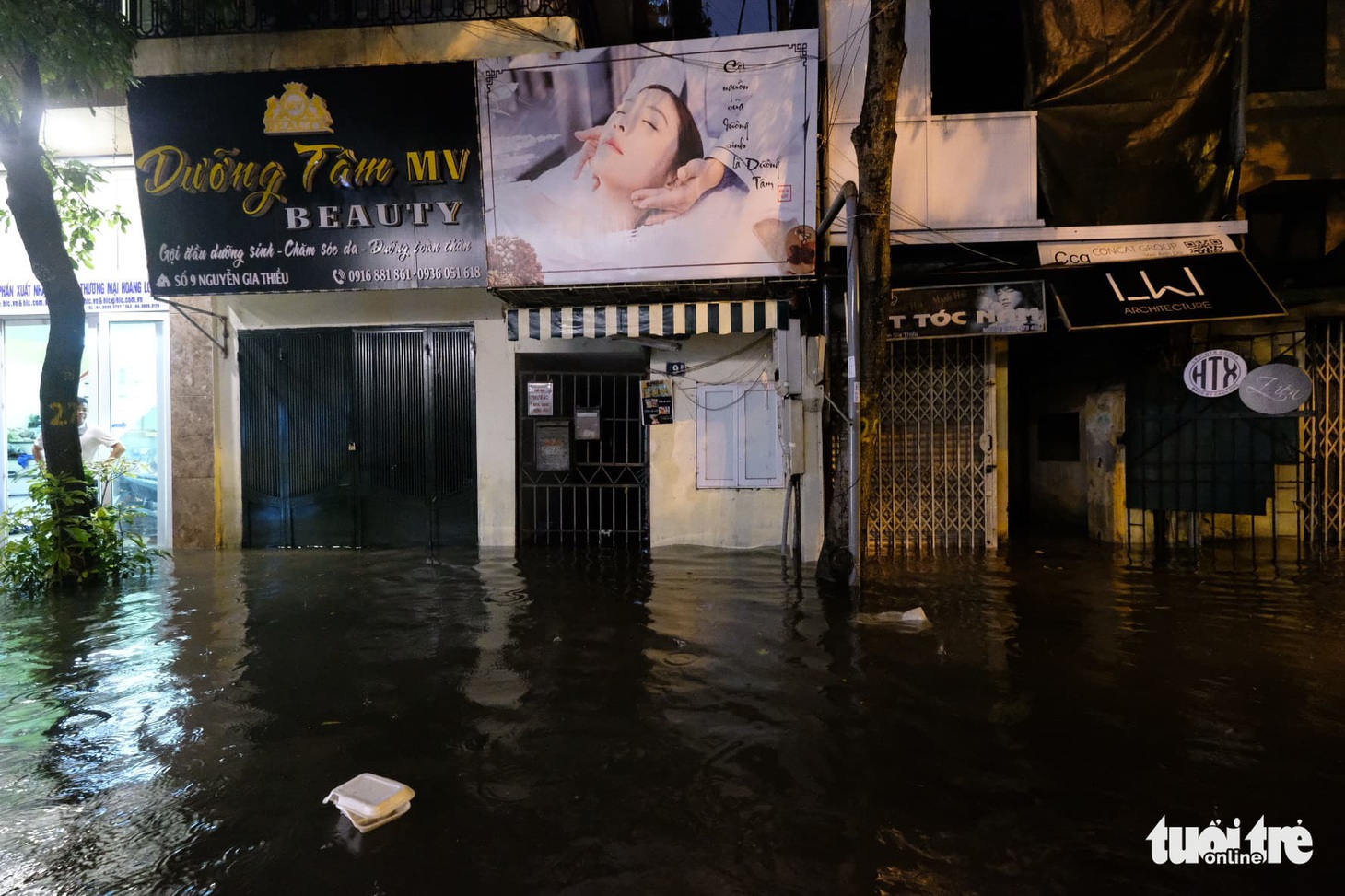 Hà Nội: Mưa lớn giờ tan tầm, xe cộ chôn chân hàng giờ trên phố - Ảnh 5.
