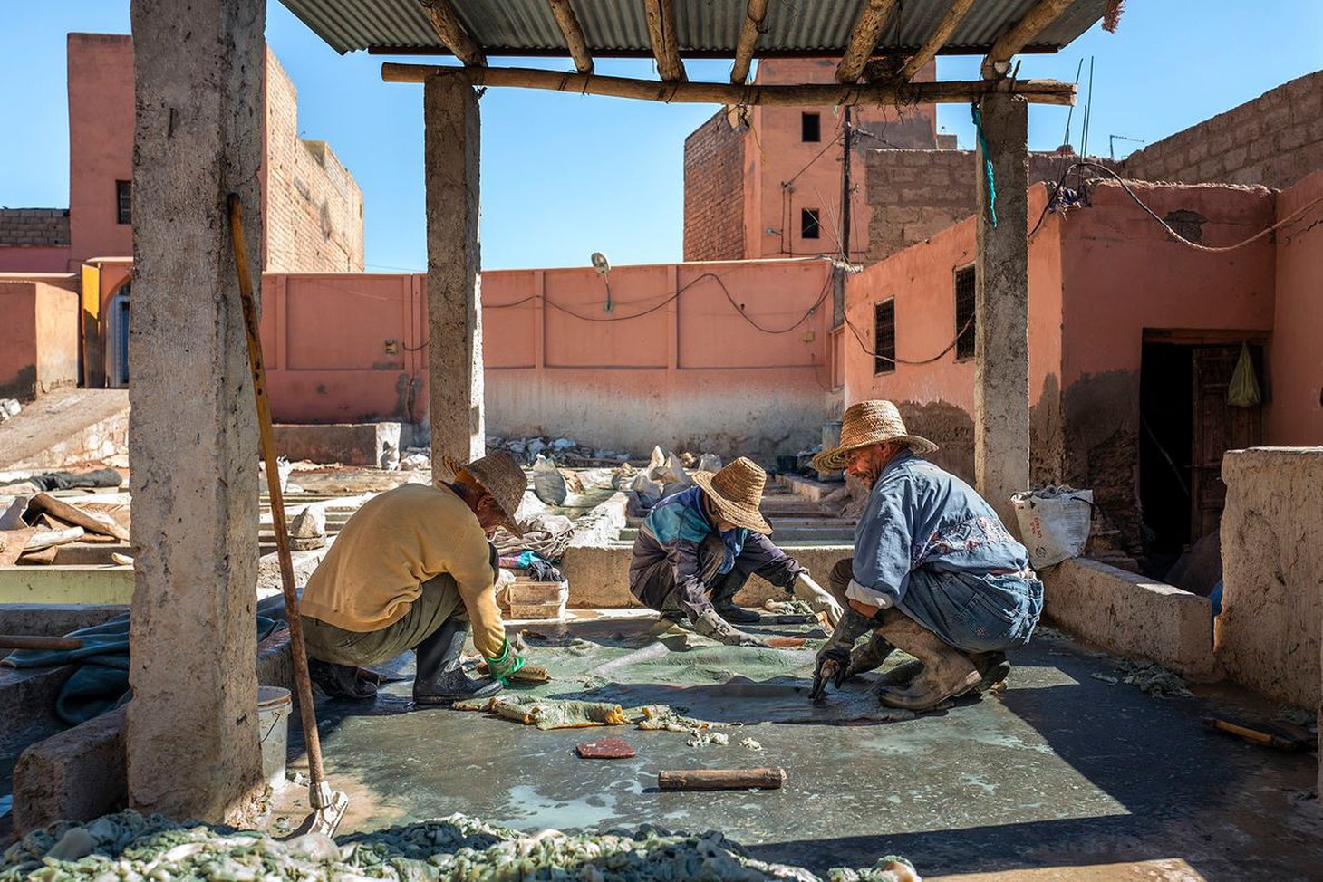 Những xưởng thuộc da truyền thống đẹp như họa phẩm ở Morocco - Ảnh 5.