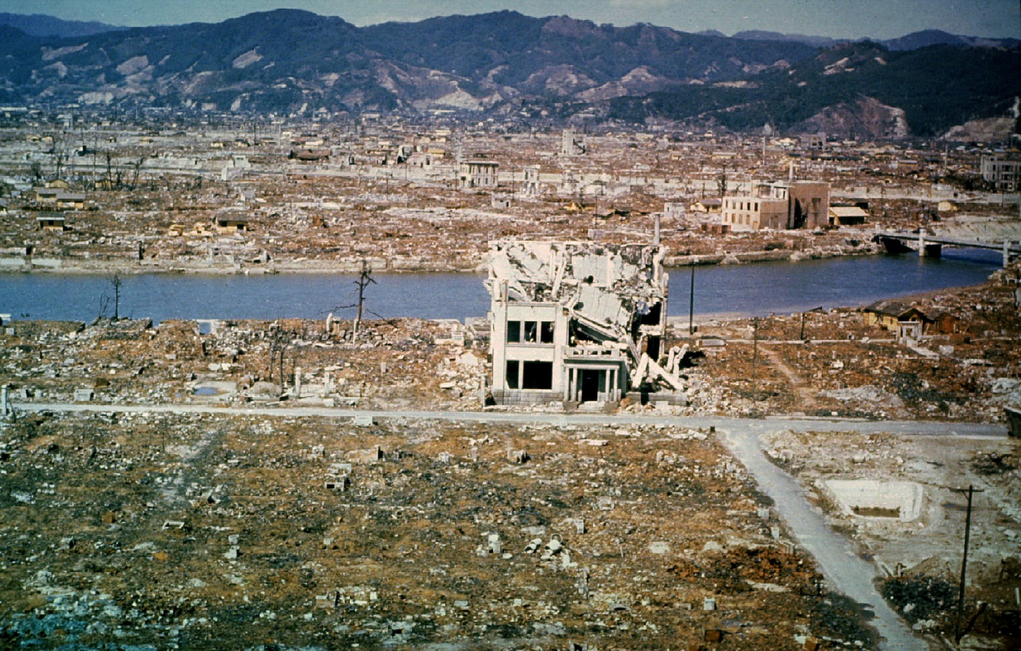 Nhật Bản tưởng niệm 75 năm vụ ném bom nguyên tử ở Hiroshima - Ảnh 12.