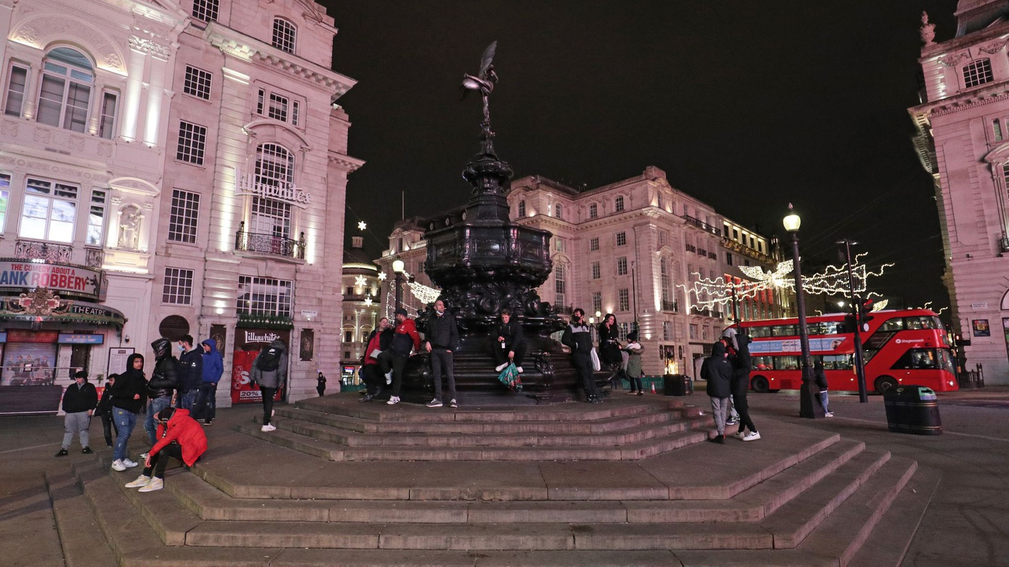 Năm mới ở Anh: Chuông đồng hồ Big Ben reo nhưng không ai ra đường - Ảnh 2.