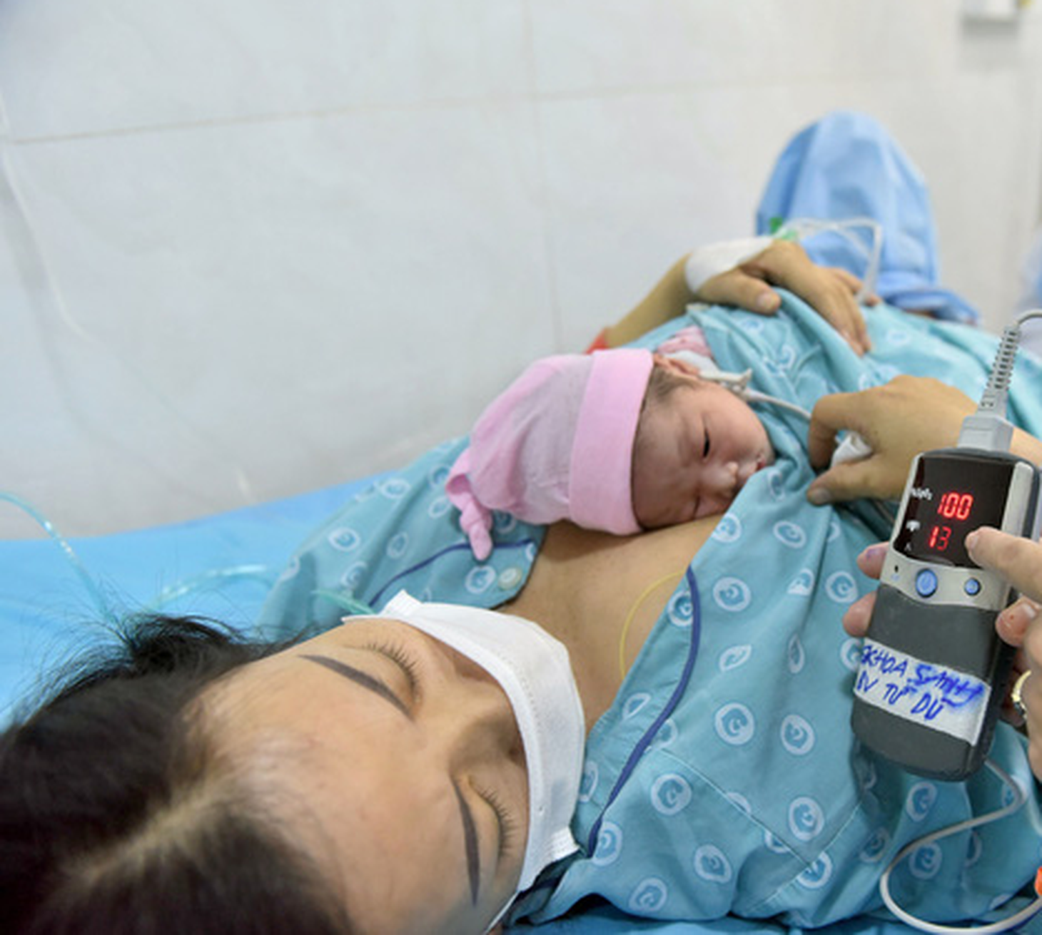 Nằm mơ cũng không nghĩ con sinh đúng khoảnh khắc giao thừa - Ảnh 8.