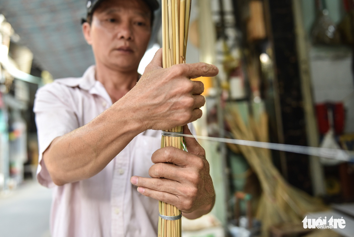 Xóm chổi Sài Gòn nhộn nhịp nhờ dịp tết nhà nào cũng sắm chổi mới - Ảnh 9.