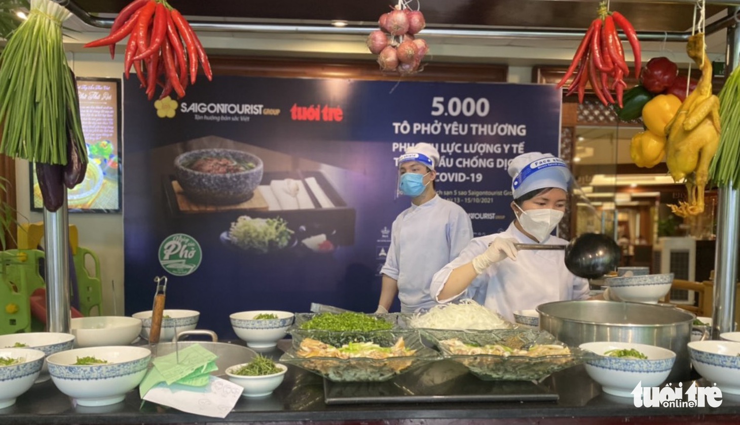 Tiệc phở tiếp thêm động lực cho đoàn chi viện TP.HCM - Ảnh 12.