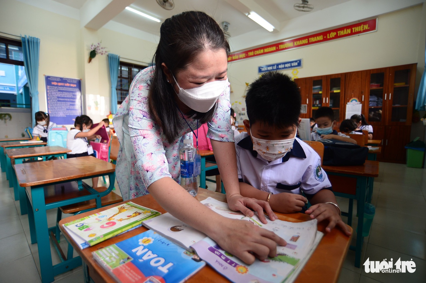Sáng nay 20-10, học sinh xã đảo Thạnh An nô nức đến trường - Ảnh 8.