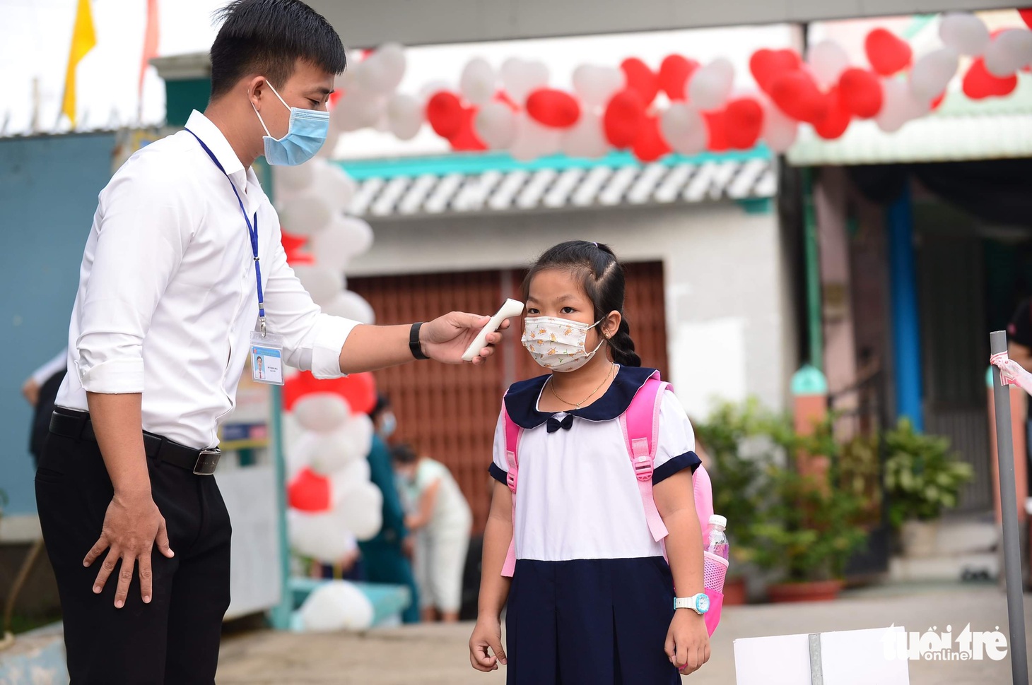 Sáng nay 20-10, học sinh xã đảo Thạnh An nô nức đến trường - Ảnh 5.
