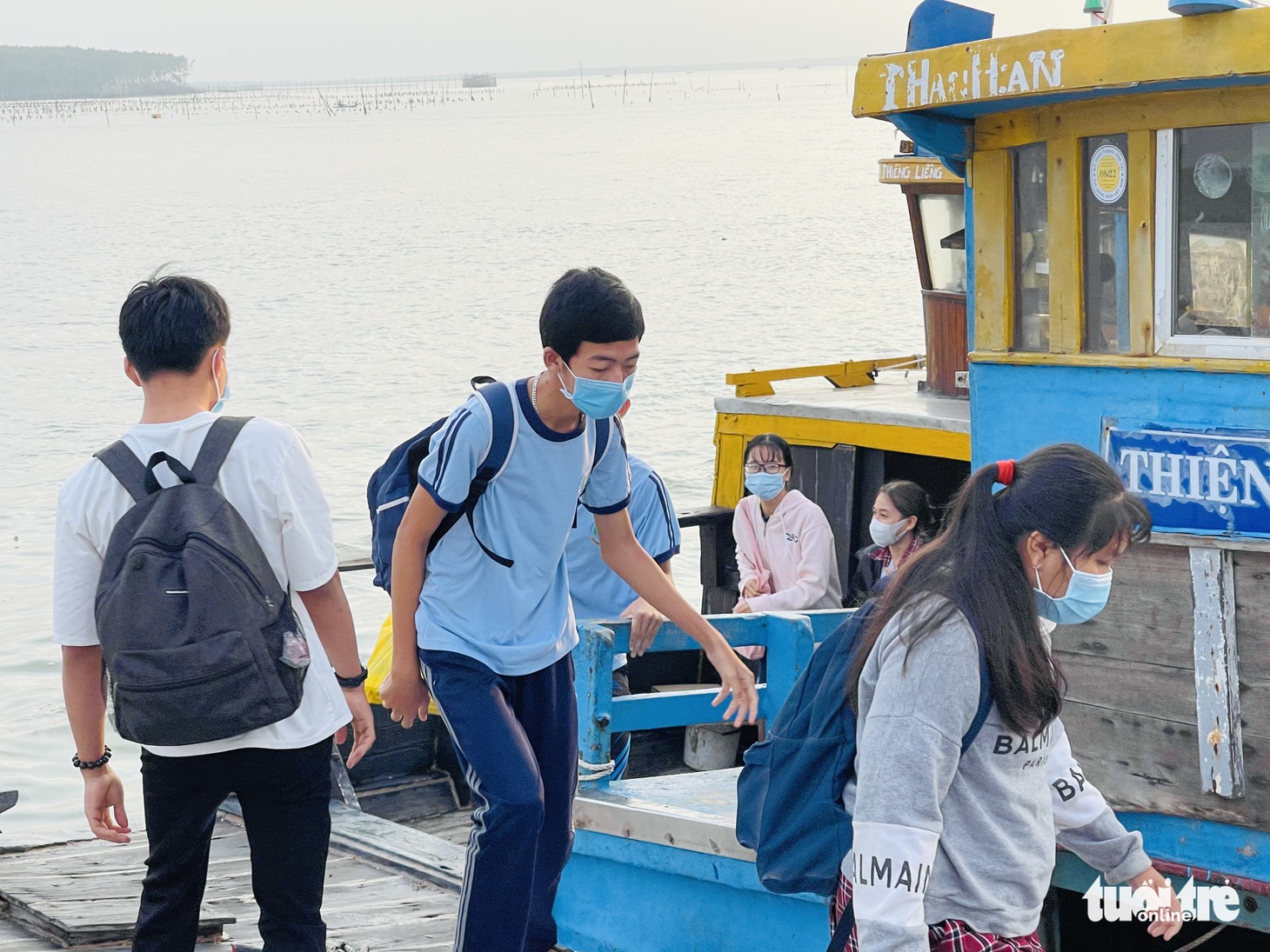 Sáng nay 20-10, học sinh xã đảo Thạnh An nô nức đến trường - Ảnh 3.
