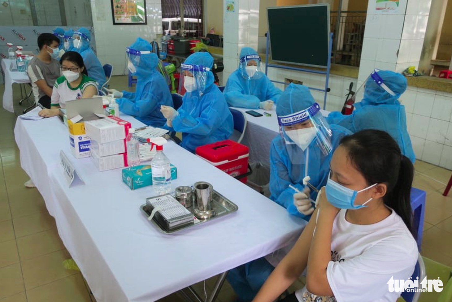 Tin sáng 28-10: Hơn 6.000 người từ vùng dịch dương tính, gồm nhiều người đã tiêm - Ảnh 3.