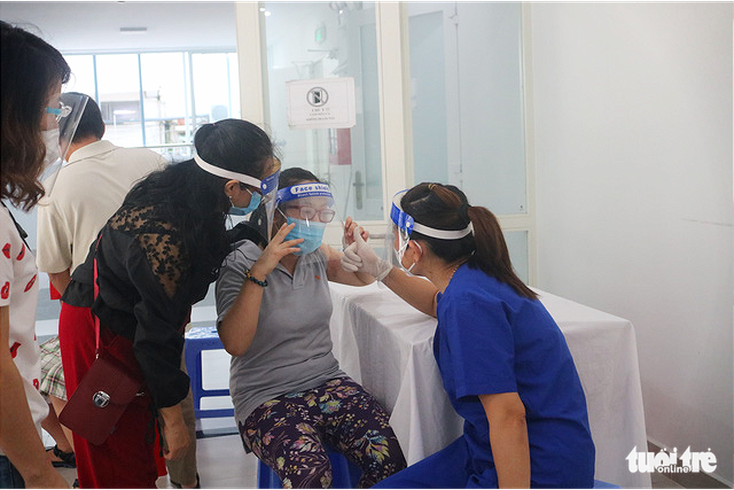 TP.HCM tổ chức tiêm vắc xin cho trẻ khuyết tật - Ảnh 1.