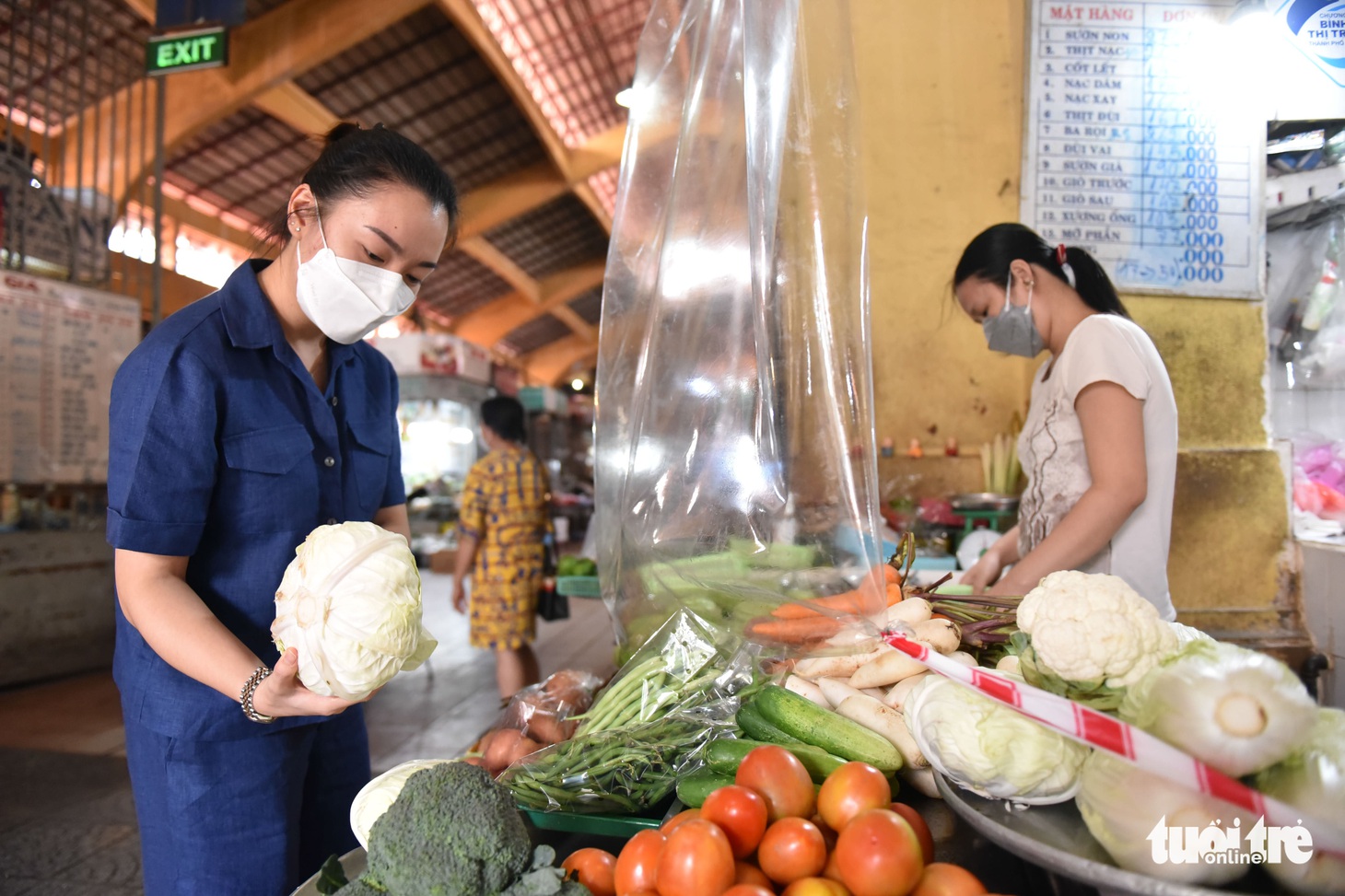 Hình ảnh chợ Bến Thành hoạt động trở lại - Ảnh 1.