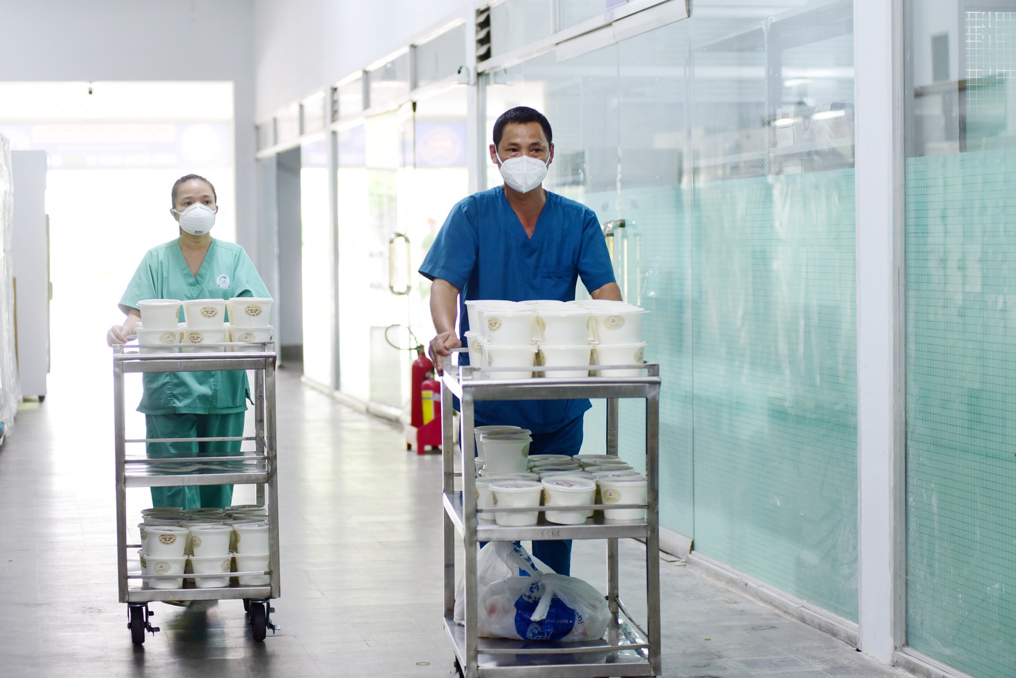 1.400 suất phở yêu thương dành tặng bệnh viện tuyến cuối - Ảnh 11.