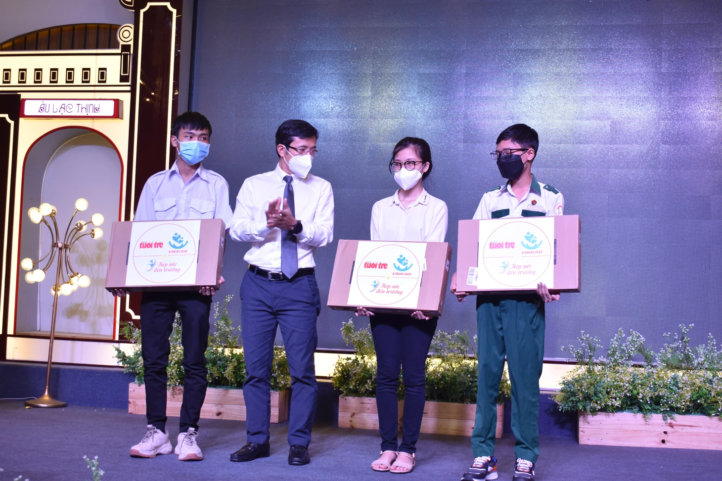 Tiếp sức cho tân sinh viên Bình Định, Khánh Hòa, Ninh Thuận: Học bổng là phao cứu sinh cho em - Ảnh 15.