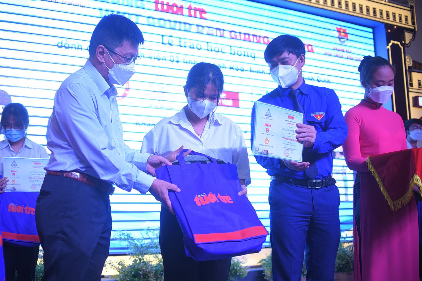 Tiếp sức cho tân sinh viên Bình Định, Khánh Hòa, Ninh Thuận: Học bổng là phao cứu sinh cho em - Ảnh 4.