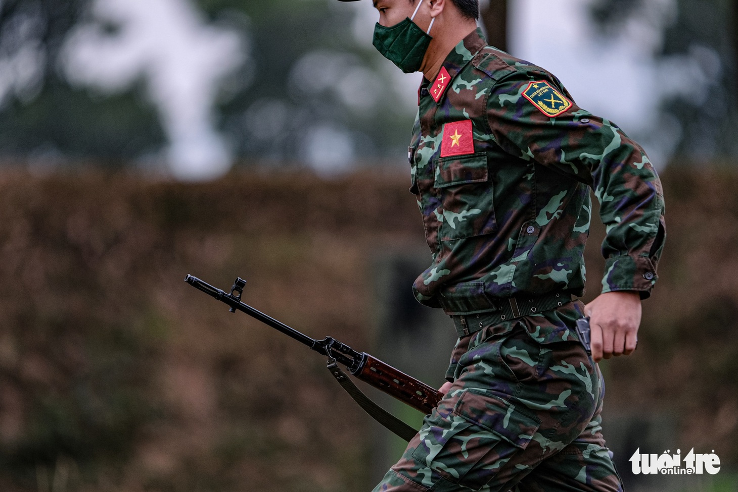 Xạ thủ bắn tỉa trên thao trường - Ảnh 7.