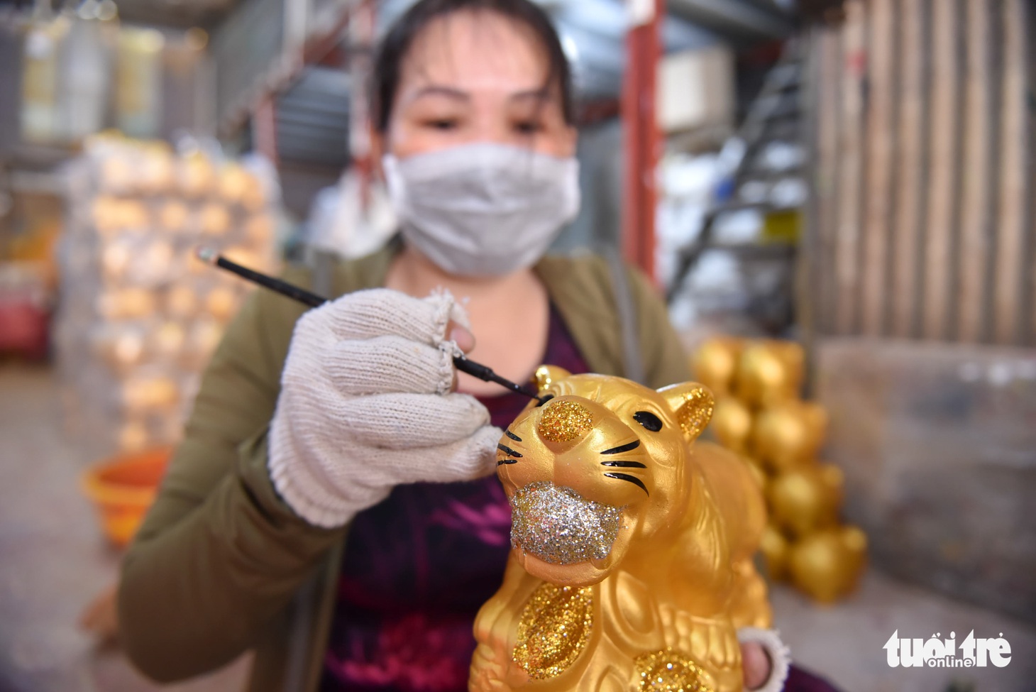Làng heo đất Lái Thiêu rục rịch sản xuất hổ vàng - Ảnh 1.