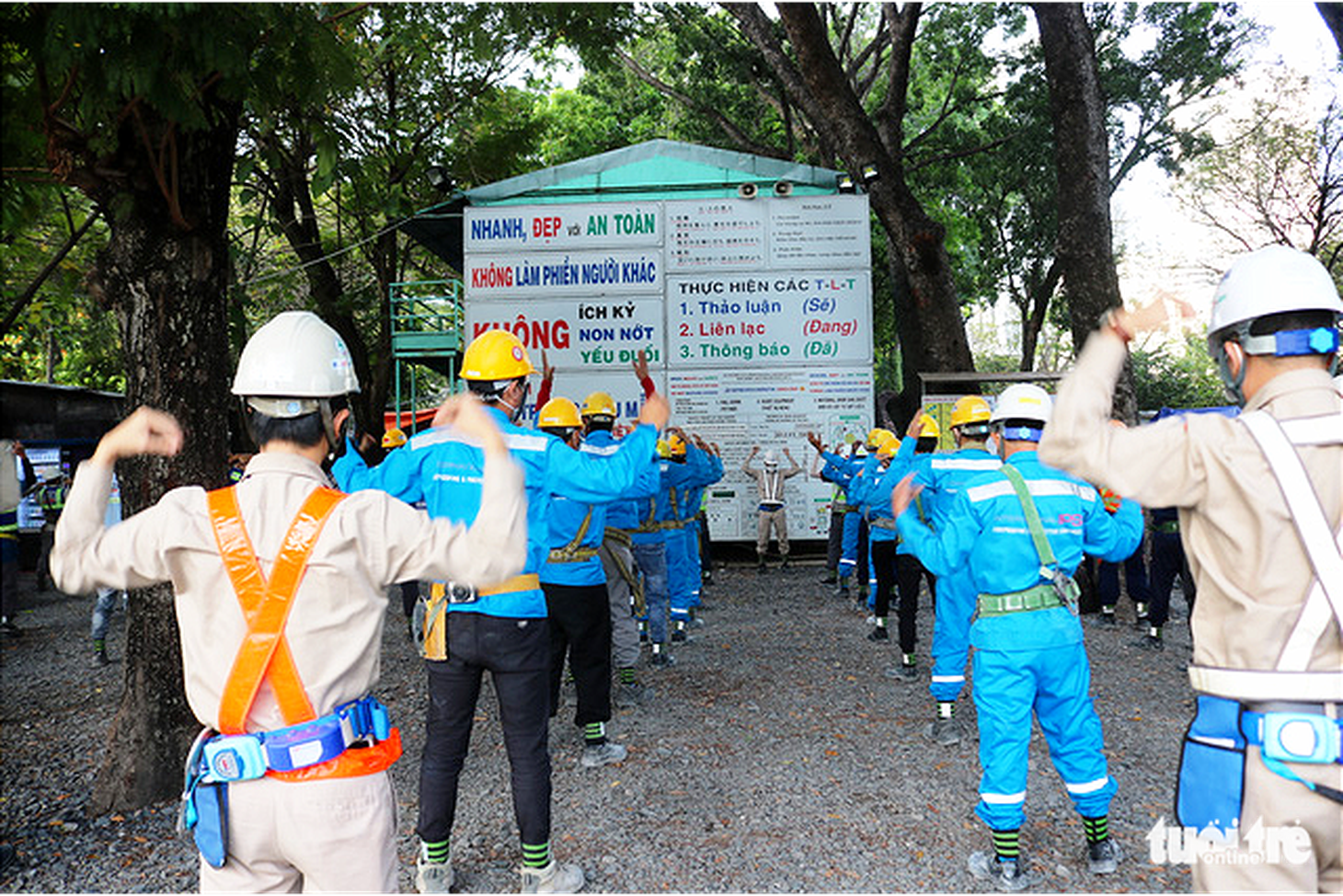 Những ngày cuối năm hối hả ở công trường nhà ga metro Bến Thành - Ảnh 2.
