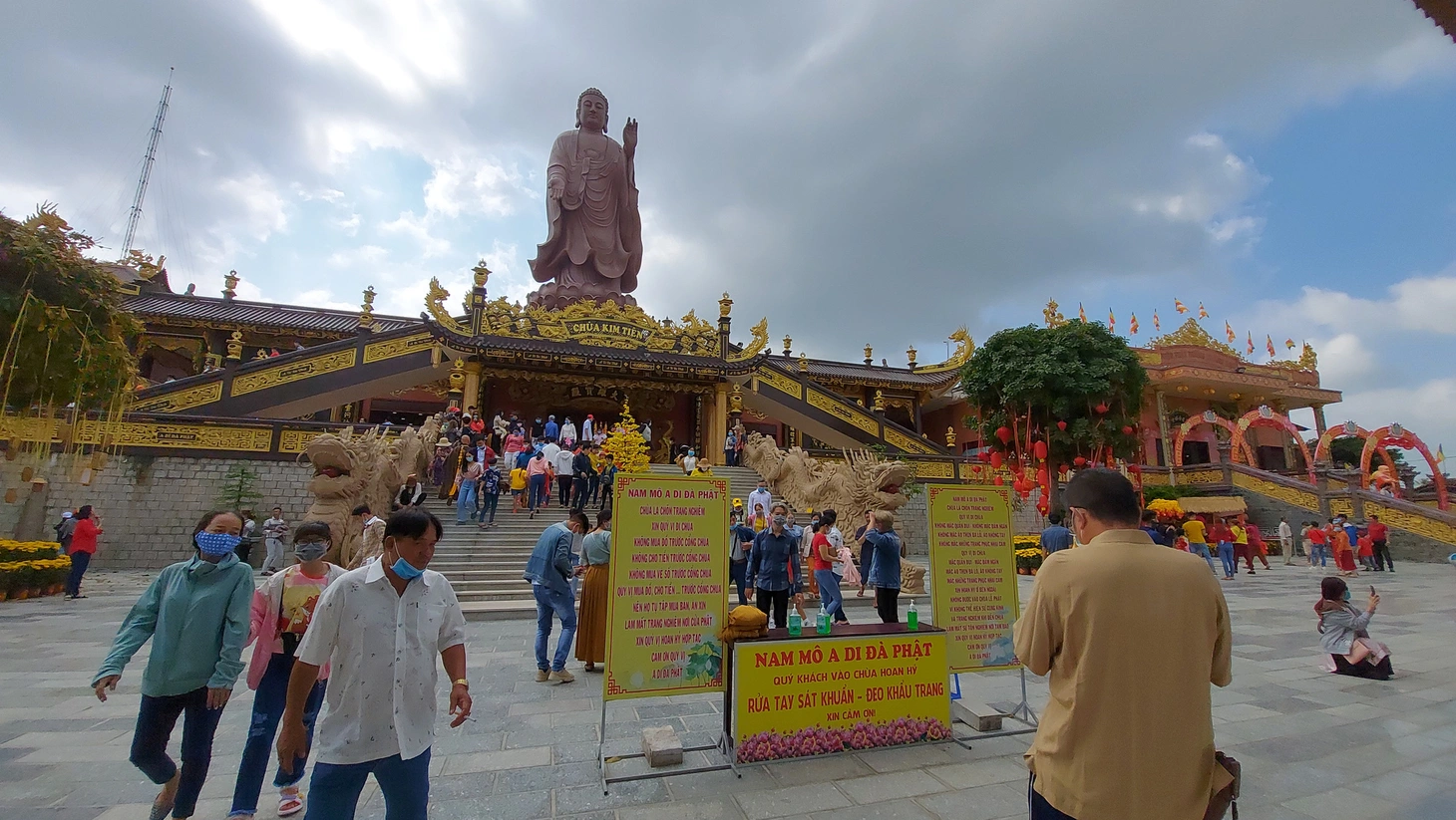 Người dân 3 miền đi lễ chùa sáng mùng 1, cầu năm Tân Sửu không COVID - Ảnh 14.