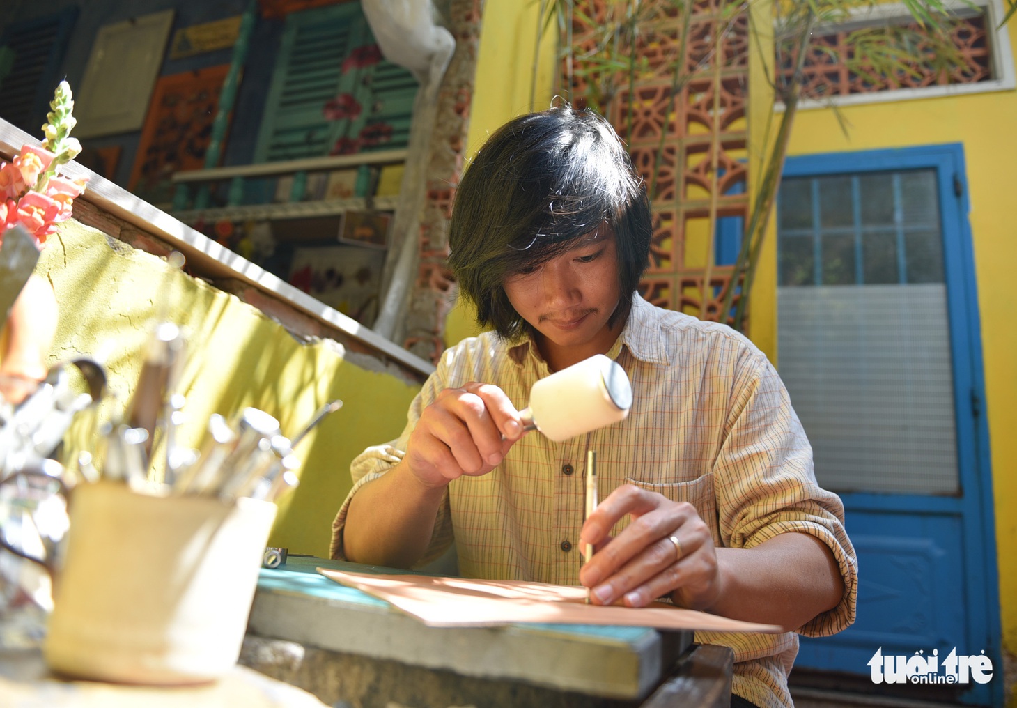 Túi da handmade chạm khắc tiền triệu làm quà dịp 8-3 - Ảnh 3.